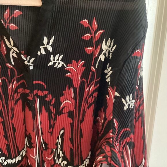 EUC Bon Worth Brand Black and Red Flora Crepe Blouse Size M - Picture 3 of 9
